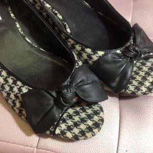 Steve Madden houndstooth peep bow slip on shoes